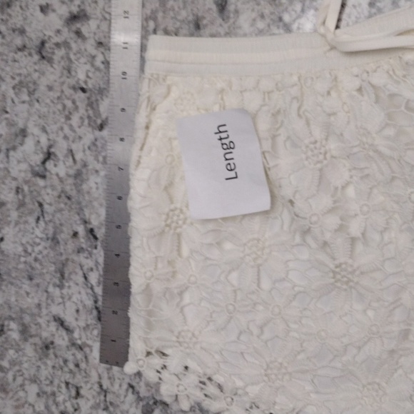 NWT Abercrombie and Fitch floral white shorts size large - Picture 15 of 15